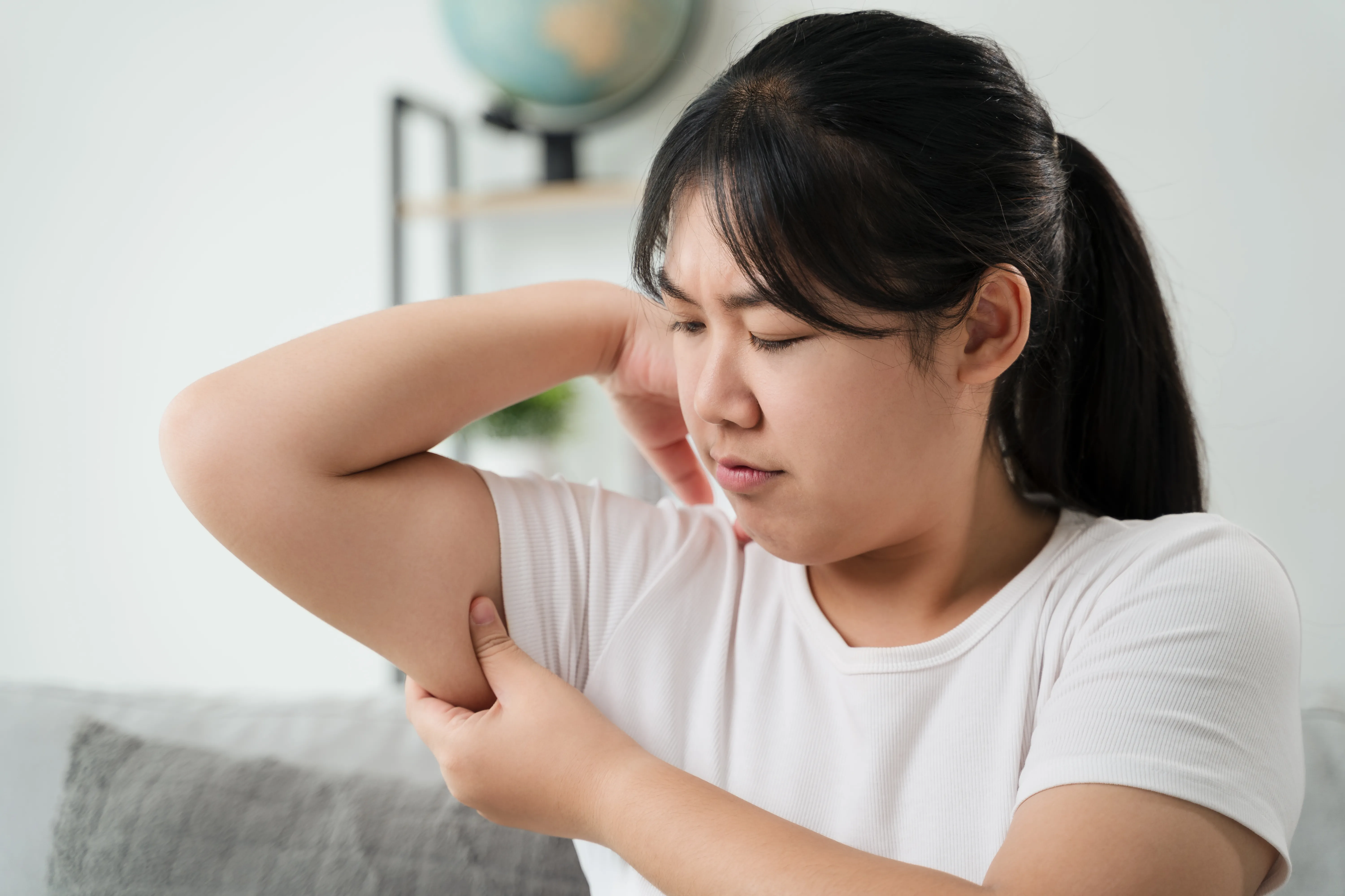 夏天減肥少吃多動，局部脂肪仍屹立不搖？醫師：雙下巴、馬鞍肉、掰掰袖這樣破局